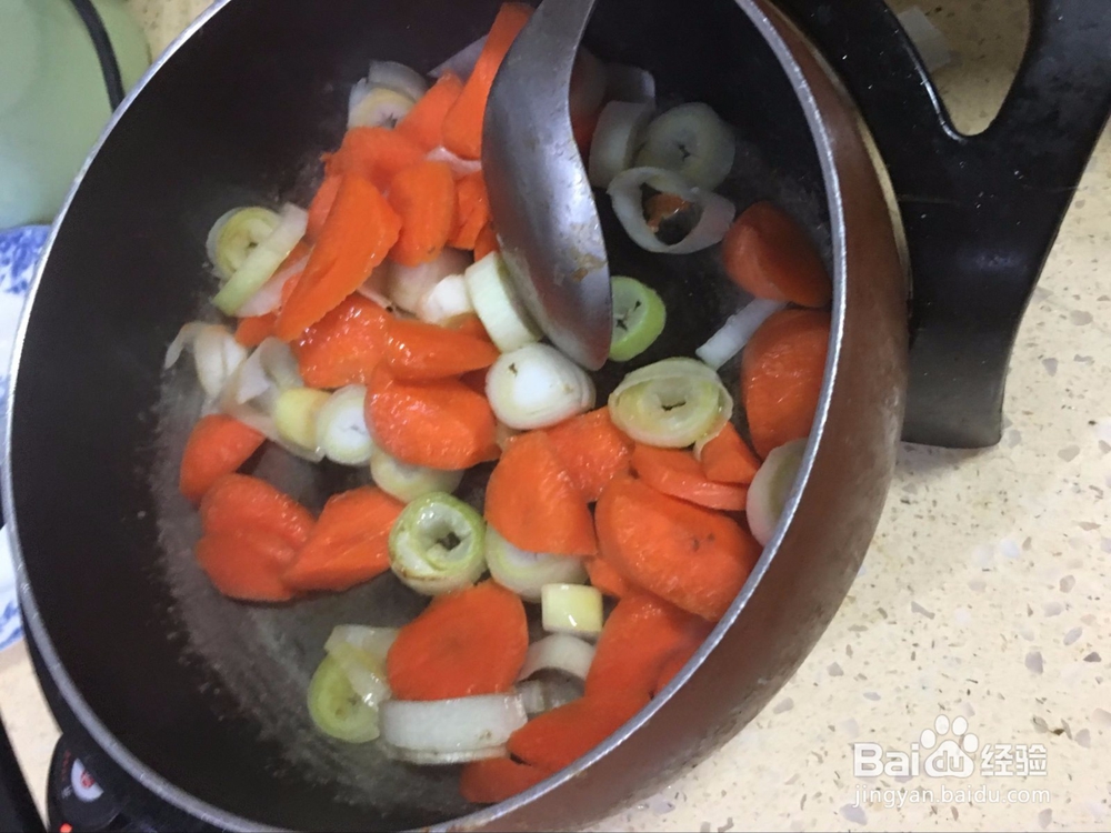 胡萝卜炒三文鱼骨