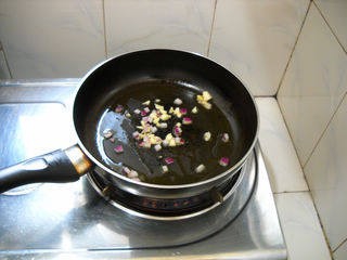 如何做西芹牛肚辣炒面?