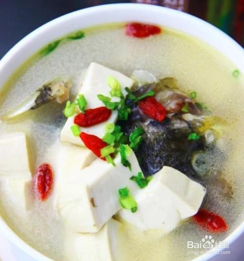 鲜美的鱼头豆腐汤