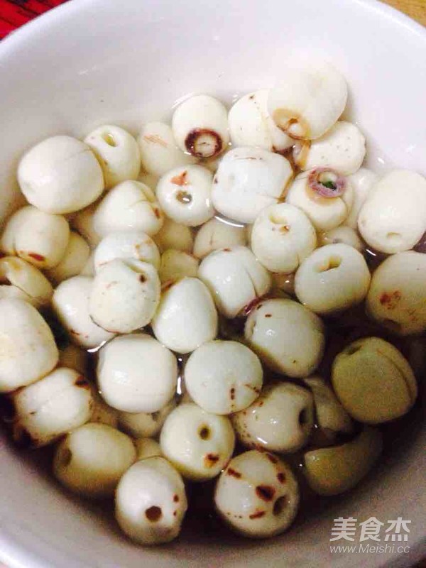 火龙果莲子桂圆银耳汤