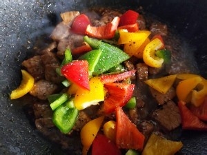 黑椒牛肉粒的做法