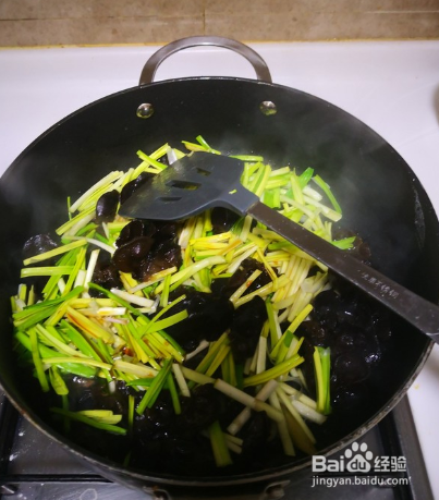 木耳炒蒜苗(家常菜）