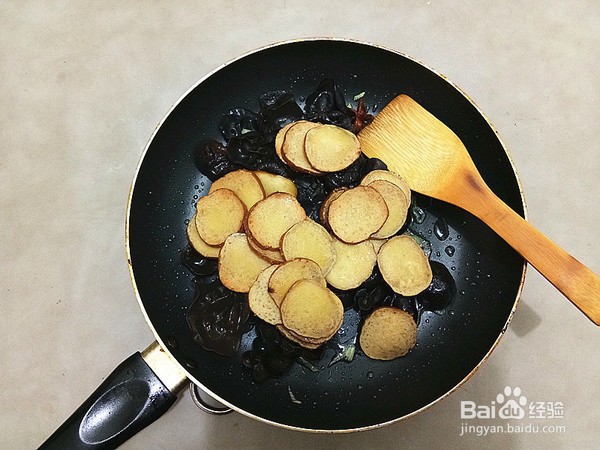 香菇烧素鸡的步骤