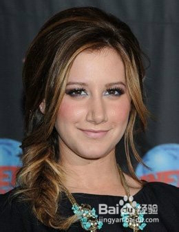 生活中美法式麻花辫的盘法 如何快速盘出麻花辫