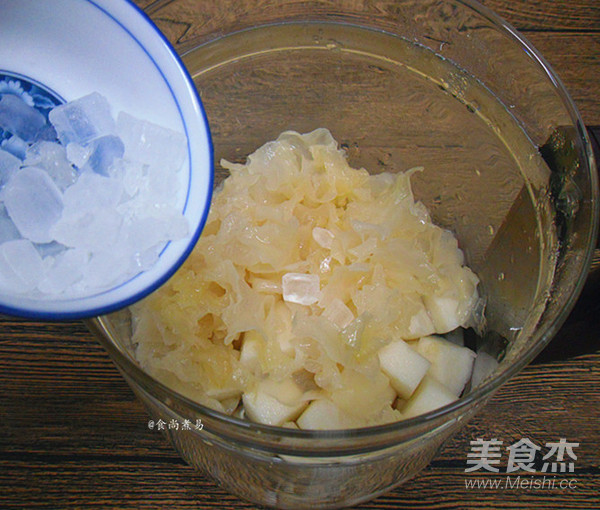 冰糖银耳雪梨汤