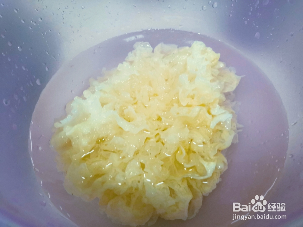 好吃不腻的银耳莲子羹