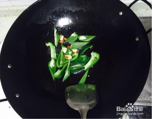 椒香沙茶牛肉炒青椒 做法