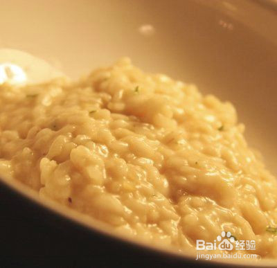 如何做出完美的意大利烩饭：带照片的教程