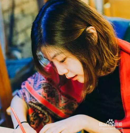 摄侧脸好看的方法