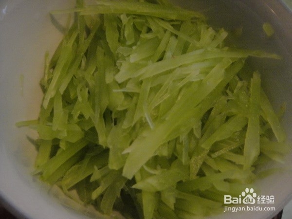 如何炒青笋肉丝？