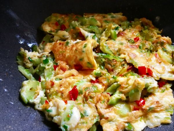 剁椒苦瓜炒鸡蛋