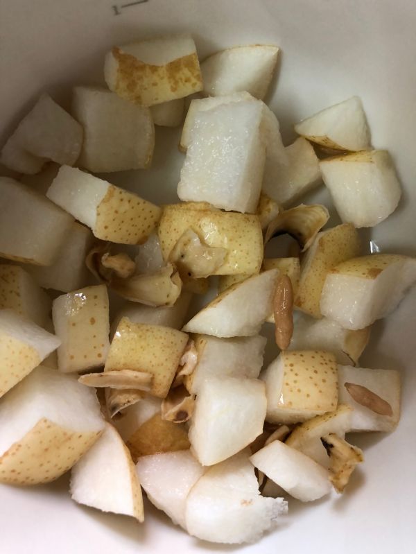 冰糖百合炖雪梨