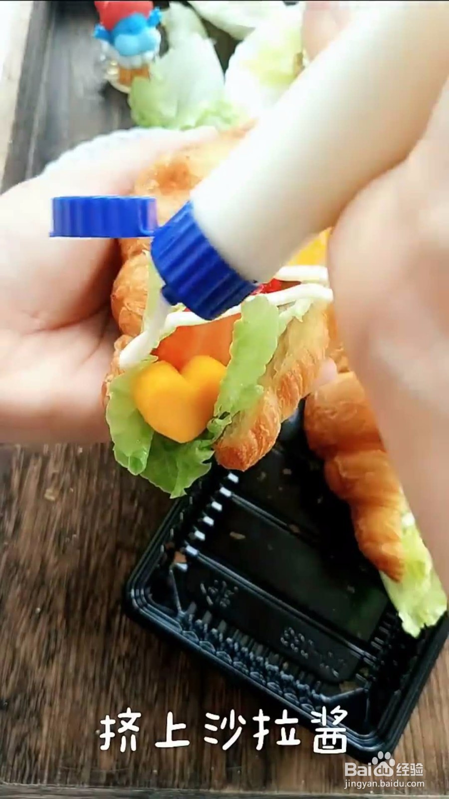 可颂面包自制早餐三明治