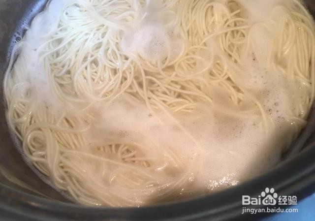煮面怎么不让泡沫溢出来