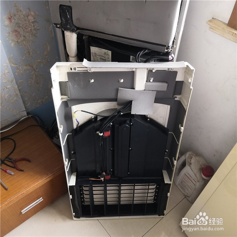 如何维修空调进风口面板不能自动关闭打开的办法