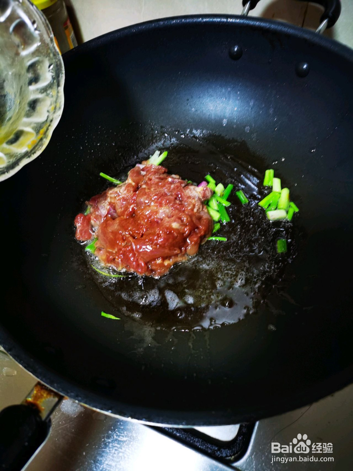 生菜瘦肉炒河粉。的做法