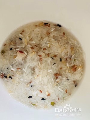 电饭煲焖饭免炒