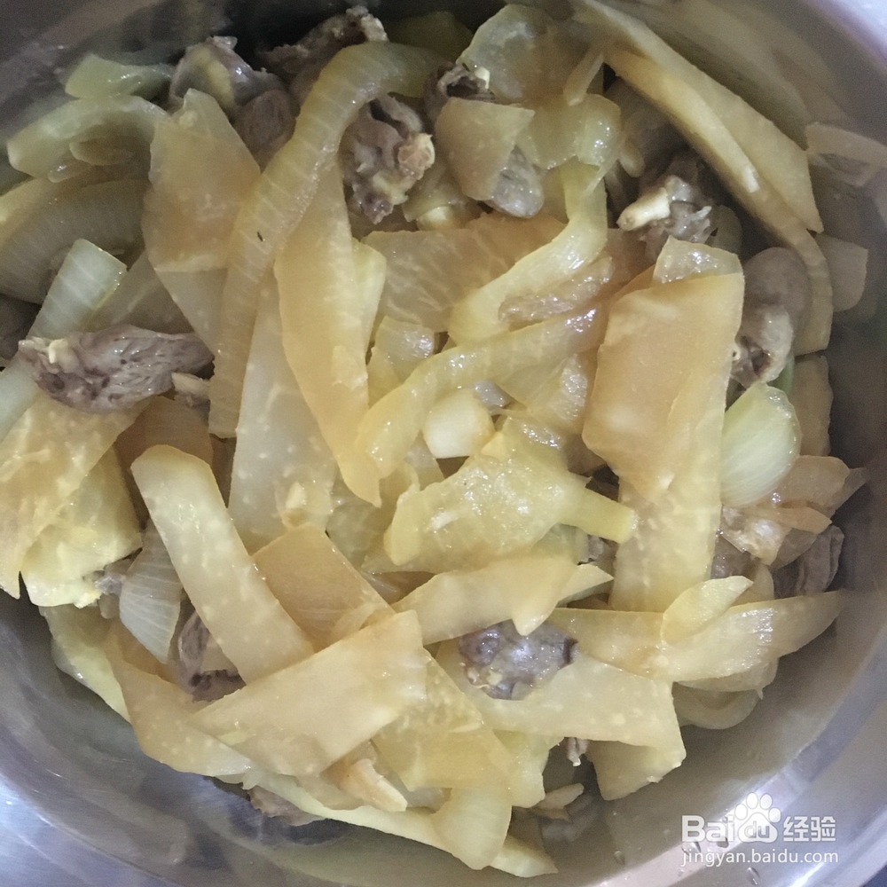 <b>分享一道鸡心炒芥兰头白洋葱的做法，简单美味</b>
