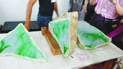 如何选购翡翠原石，翡翠原石哪个好