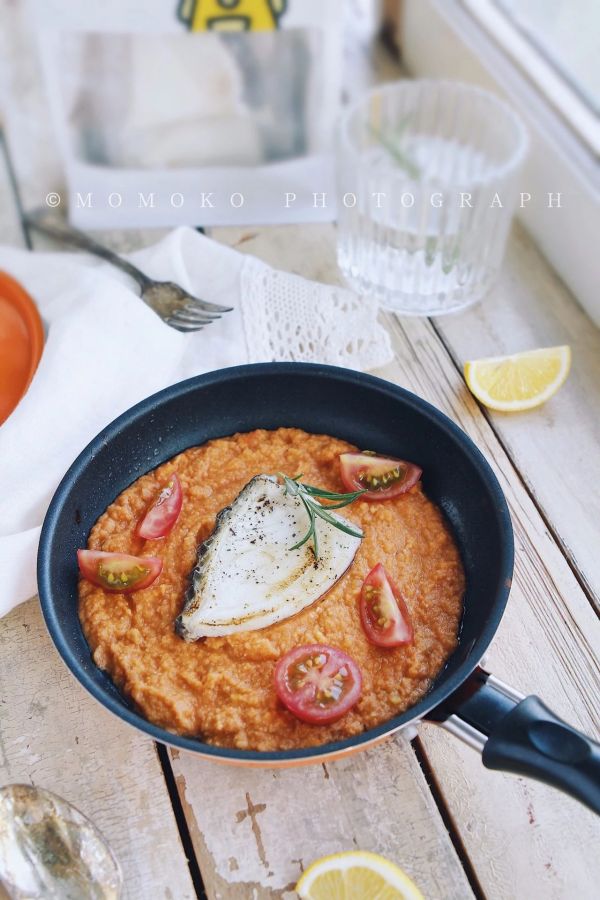 香煎银鳕鱼烩番茄豆泥