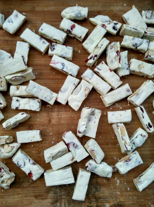 蔓越莓杏仁牛轧糖