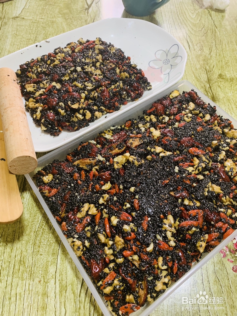 宝宝也爱吃的红枣核桃芝麻糕