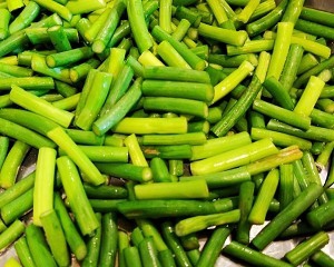 怎么做蒜薹炒鸡蛋