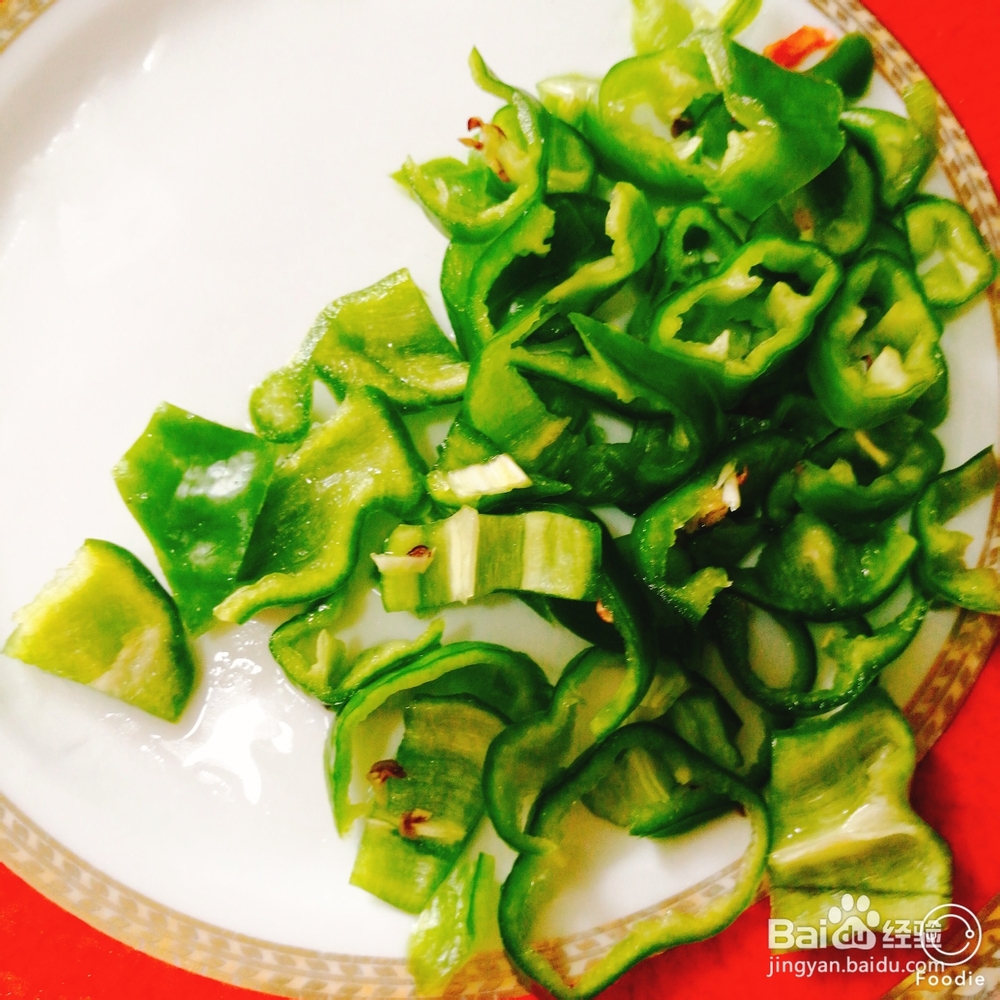 厨爸教你做青椒牛肉培根烤肠披萨