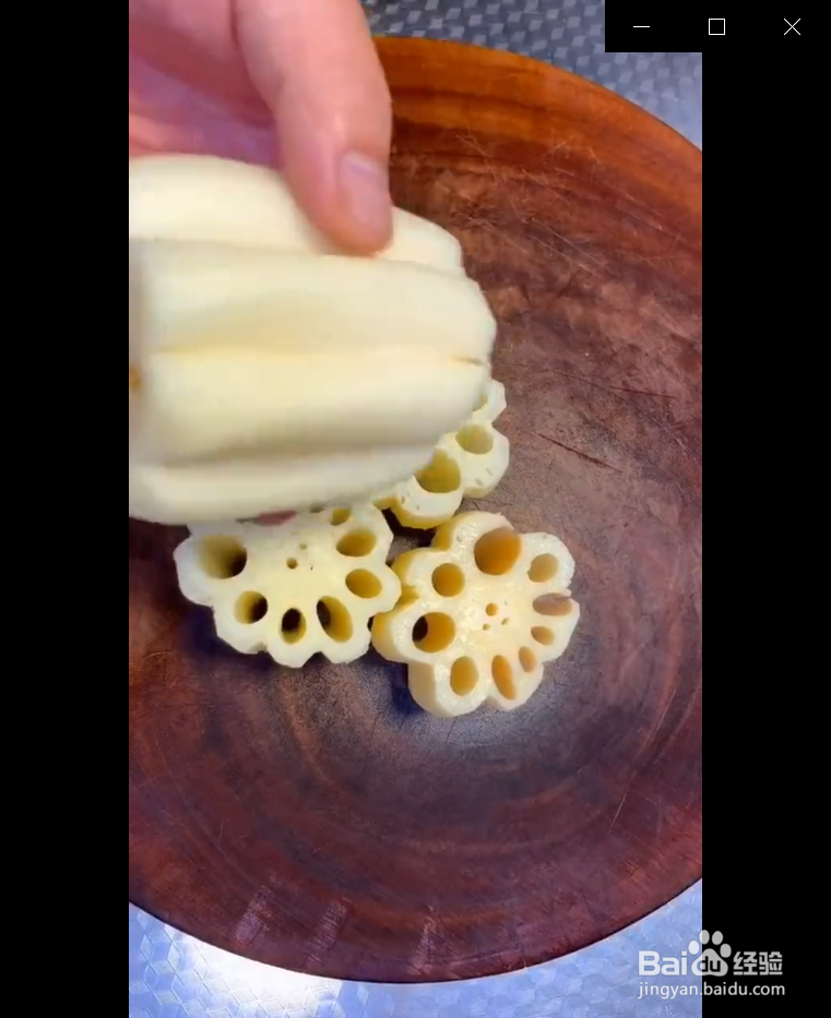 如何制作美味的香辣藕片?