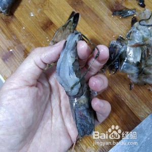 快速剥虾壳、去沙线的窍门的做法