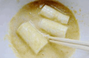 蛋酥香蕉卷的做法