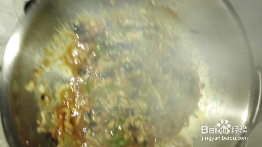 在家做鱼香肉丝用泰式甜辣酱代替泡椒