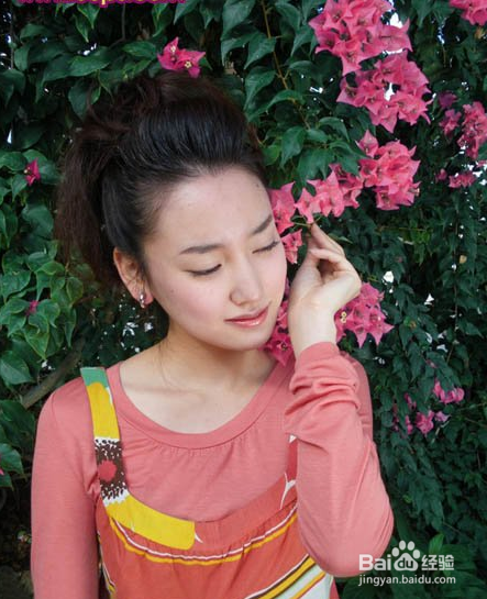 Photoshop调出外景美女图片甜美的古典粉红色