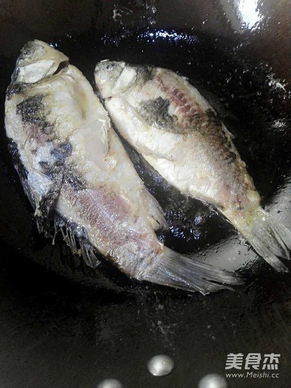 鲫鱼豆腐汤的做法