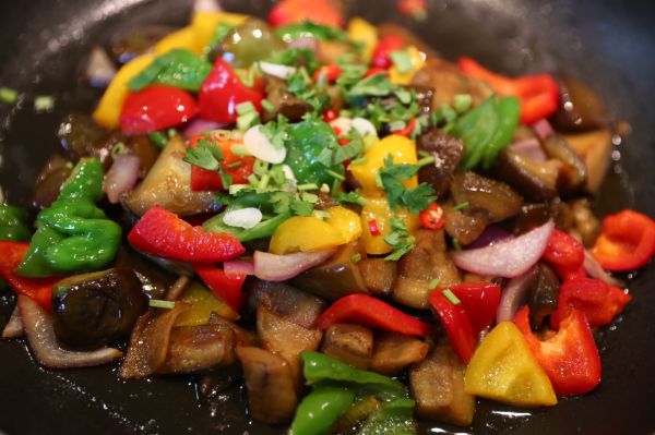 茄丁时蔬鸡蛋拌面