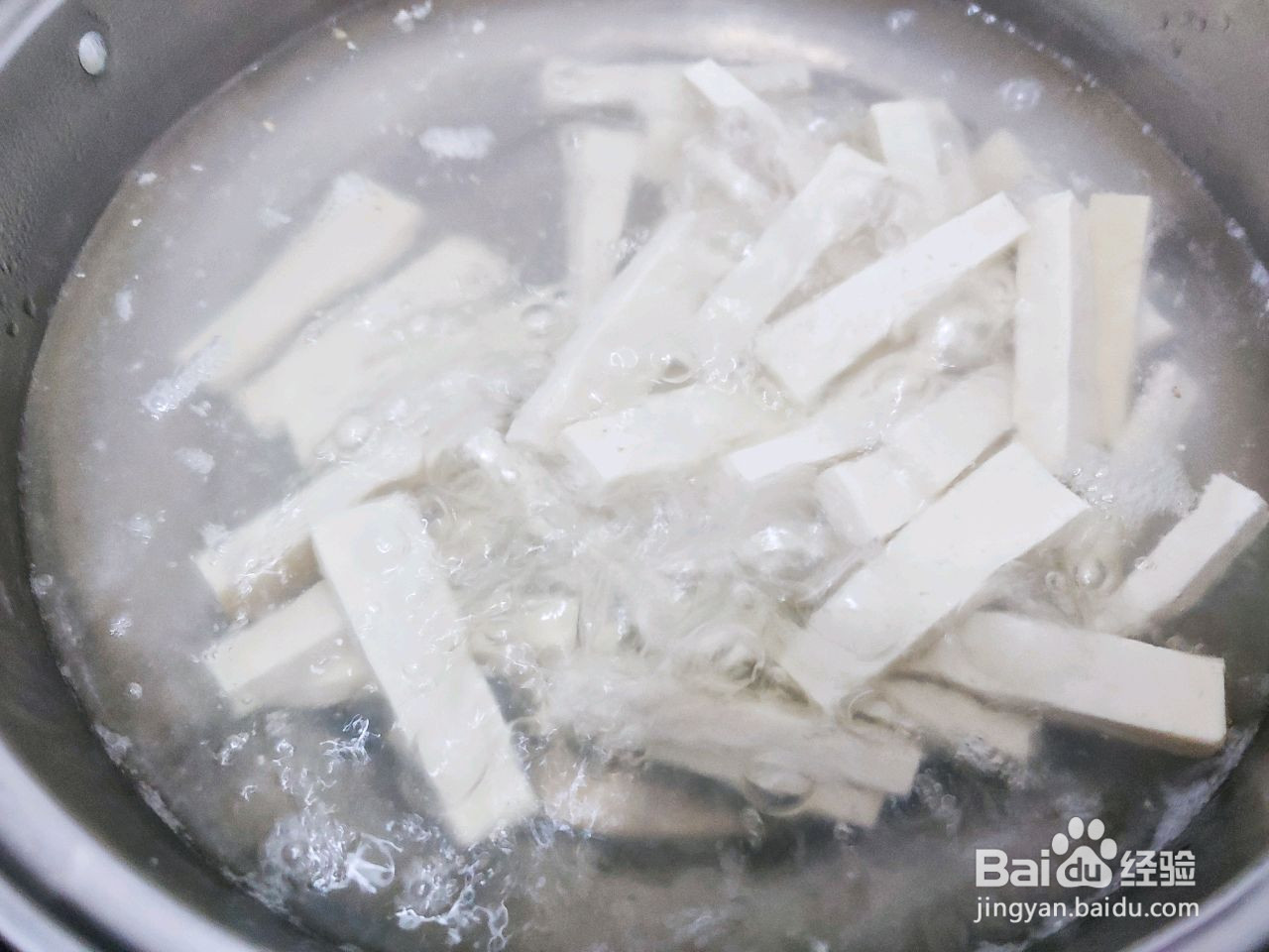 豆腐炒腊肉的做法