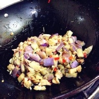 家常菜：茄子烧鸡丁