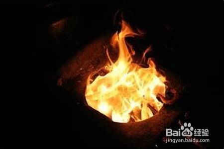 如何给烧炭取暖炉生火