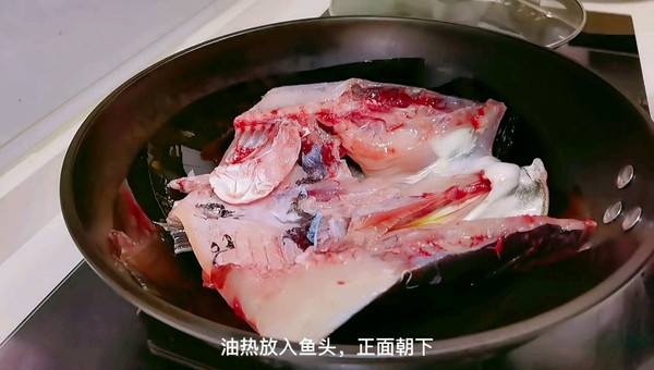 奶白雄鱼鱼头汤