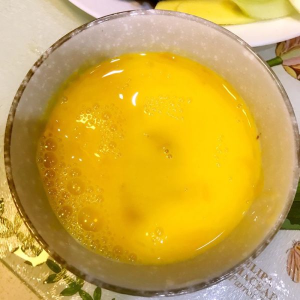 鸡蛋热炒鲜味槐花