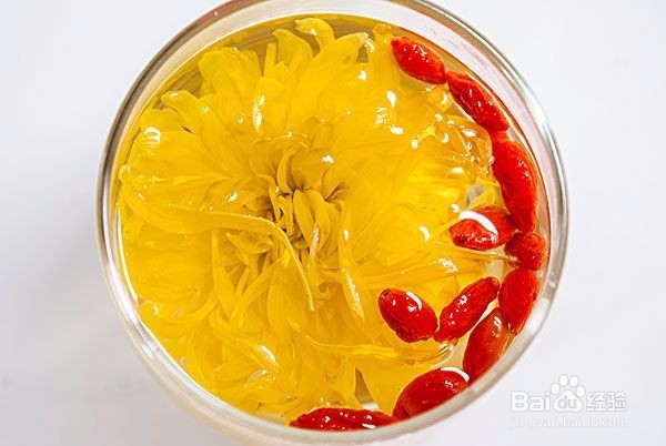 长期抽烟的人，多喝这些帮你排除烟毒