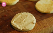 巧克力淋酱杏仁蛋糕