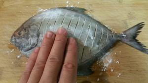 怎样煎鱼不掉皮