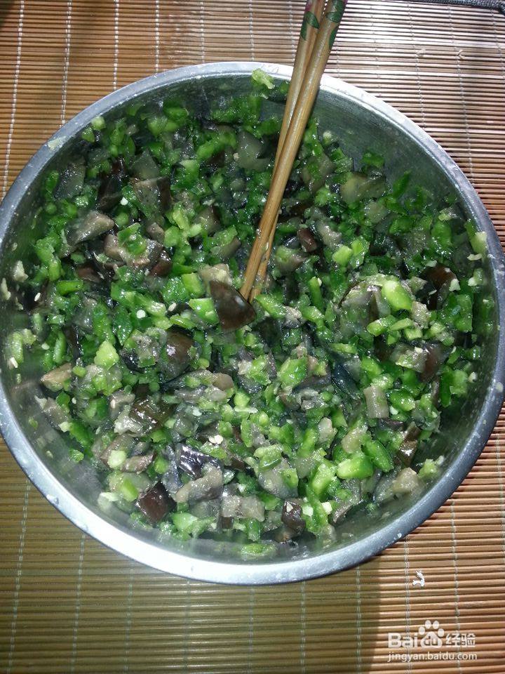 茄子青椒素馅包子的做法