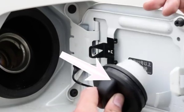 锋范油箱盖开关在哪?怎么开