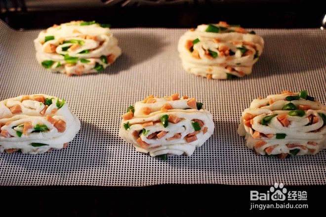 小香葱香肠花卷