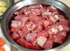 土豆焖牛腩怎么做