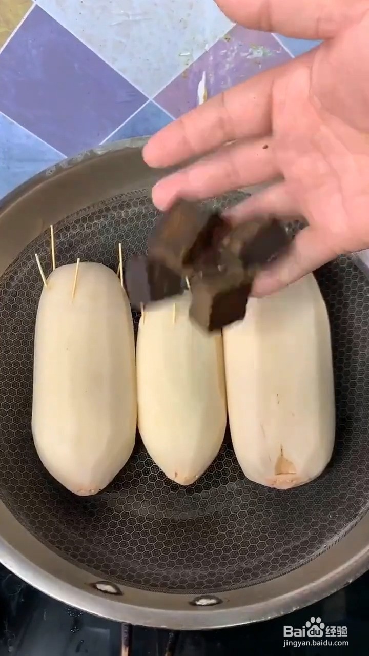 怎么在家自制美味的黑糖糯米藕