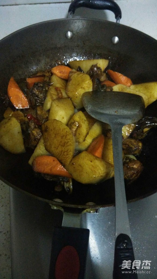 萝卜炖鸡肉的做法