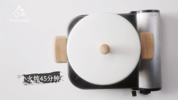 桂花红枣银耳雪梨汤